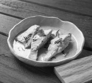 Rohu fish in mustard gravy