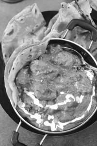 CHICKEN KADHAI (2PIC) WITH BUTTER NAN 2PIC