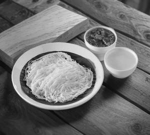 Idiyappam [2 Pieces] With Coconut Milk