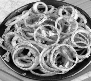 Onion salad (laccha pyaaz)