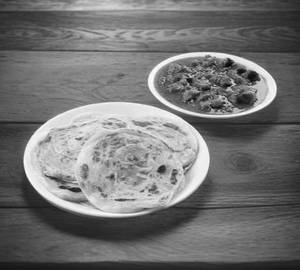 3 Parotta With Chicken Gravy
