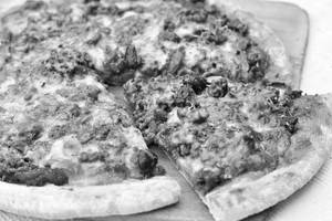 Beef chilli pizza