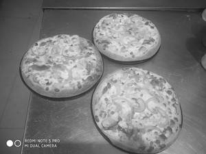 3 Onion Pizza