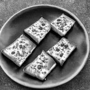 Schezwan Paneer Garlic Bread