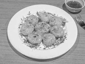 Veg Momos [6 Pcs]