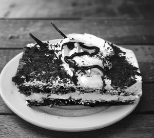 Black forest pastry [1 piece]