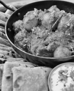 Dum Alu with 4 pcs Roti