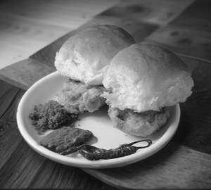 Schezwan   Vada Pav