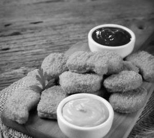 Crispy Chicken Nuggets With Fries & Garlic Mayo