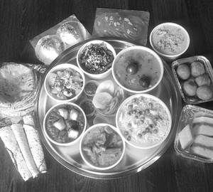 Half Tiffin (Serves 3)