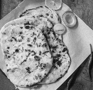 Pyaaz Amritsari Kulcha