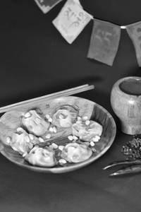 Spinach corn steamed momos [6 pieces]
