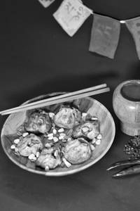 Spinach corn fried momos [6 pieces]