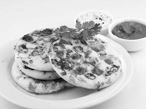 Onion Tomato Uttapam