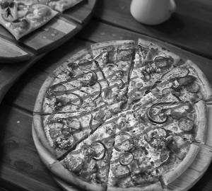 Cheese and onion pizza