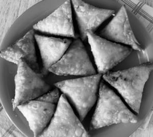 Onion Samosa (Triangle)