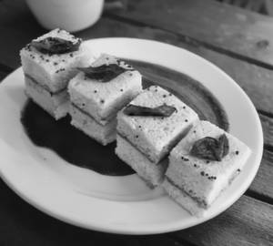 Sandwich Dhokla {1plate}