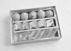 Sweets Gift Box 4 [500 grams]