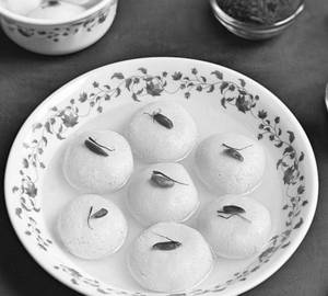 Rasgulla {4Pcs}