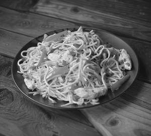 Chicken   schezwan fried noodles/ chow