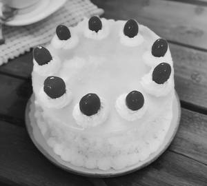 White Forest Cake (500Gm)