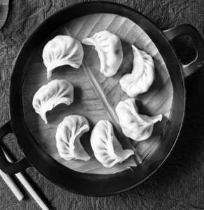 Chicken Cheese Steamed Momos [5 Pieces]