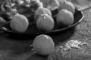 Besan Laddu