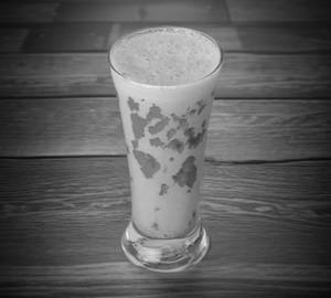 Strawberry kulfi shake