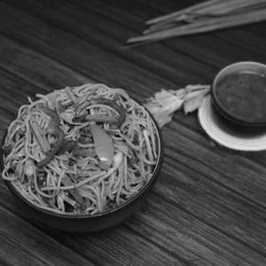 Brown Garlic Noodles Veg