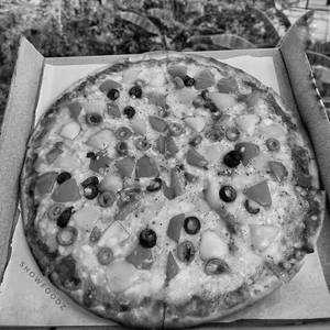 Cheese Crown Pizza