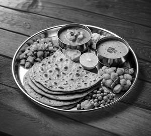 Mix Veg Half With 4 Roti And Chota Salad