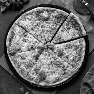 Classic Margherita Pizza