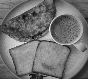 Omlette With Bread (2pcs Toast)+250 ml chai flask