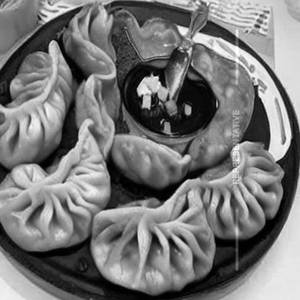 Cheese chili garlic momos