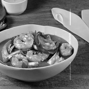 Wok Tossed Prawn In Chilli Garlic Sauce