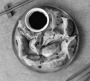Veg Pan Fry Momos (4 Half)