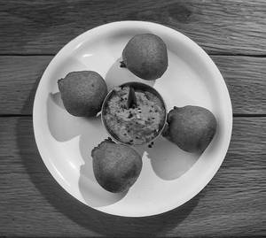 Alu Bonda (4 Pcs)