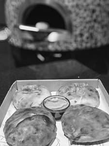 2+2 Pcs Veg & Non Veg Small Woodfired Paranthas