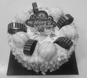 White Forest Cake [500 grams]