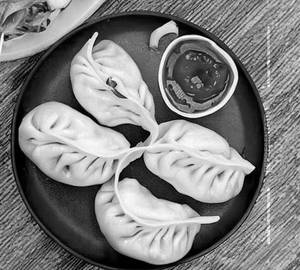 Cheese sizzler momos