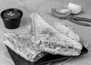Cheese chilli garlic grilled sandwich [3 layer]