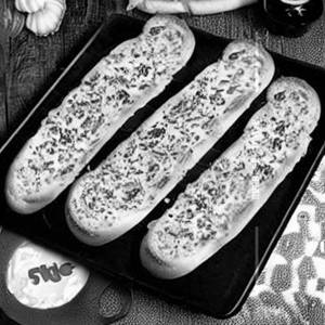 Supreme Treat Garlic Bread