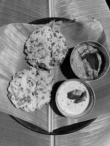 Rava Vada (2 Pcs)