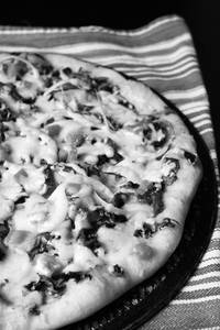 Small Serve 1 Cheese Mushroom Pizza