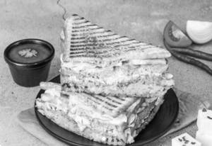Cheese burst chilli sandwich [3 layer]