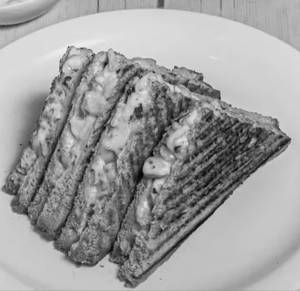 Grilled cheese corn capsicum sandwich [3 layer]