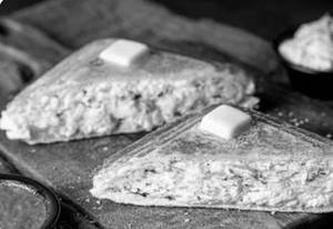 Paneer bhurji sandwich [3 layer]