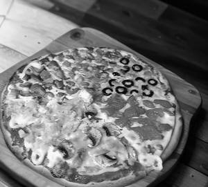 6 topping pizza