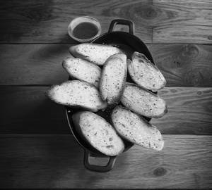 Classic garlic bread