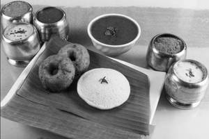 Idli Vada [120 Grams]